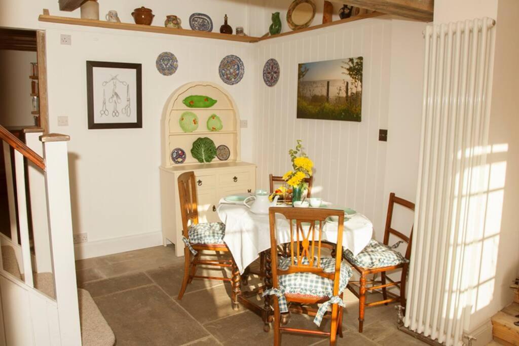 The Cottage Cross in Hand Exterior foto