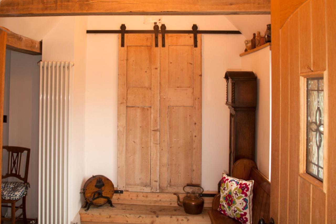The Cottage Cross in Hand Exterior foto